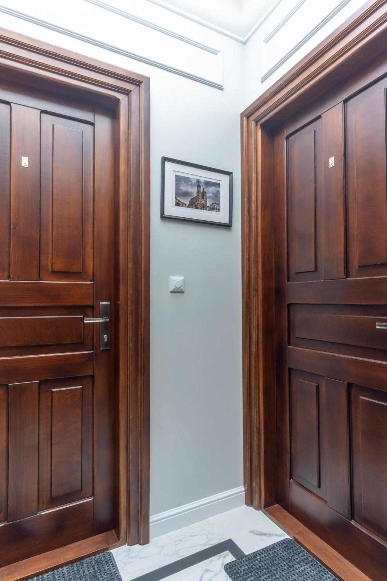 Charm & Comfort Renovated Gem In Old Town Sarego Apt B Краков Экстерьер фото